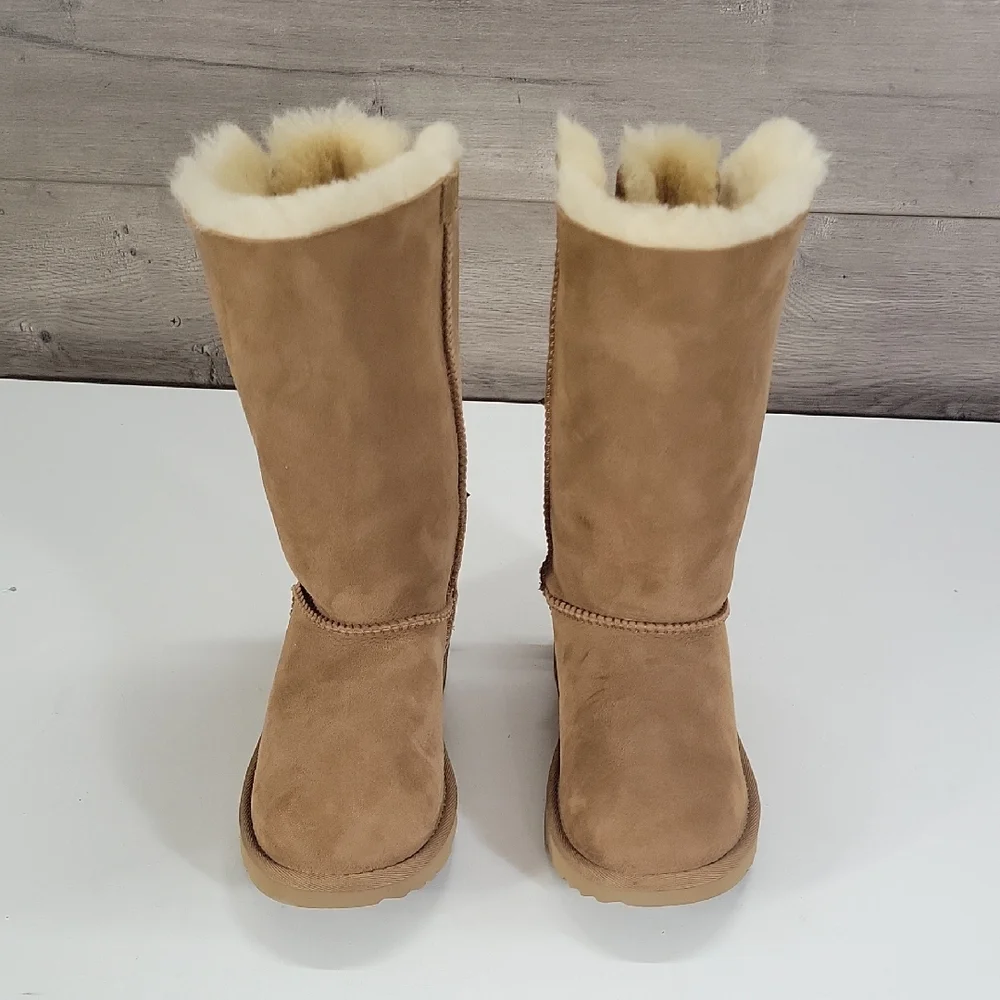 Girls UGG Bailey 3 Bow Boots Sz 3 Excellent Used Conditon